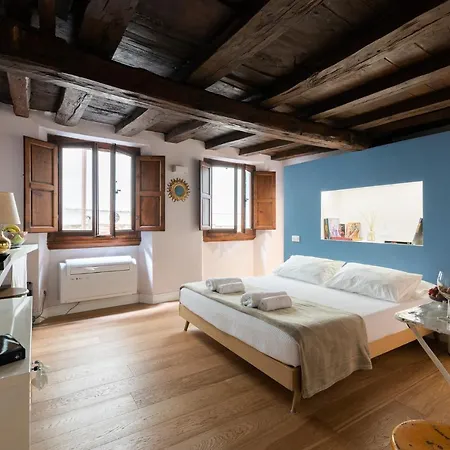 Velluti In Appartement